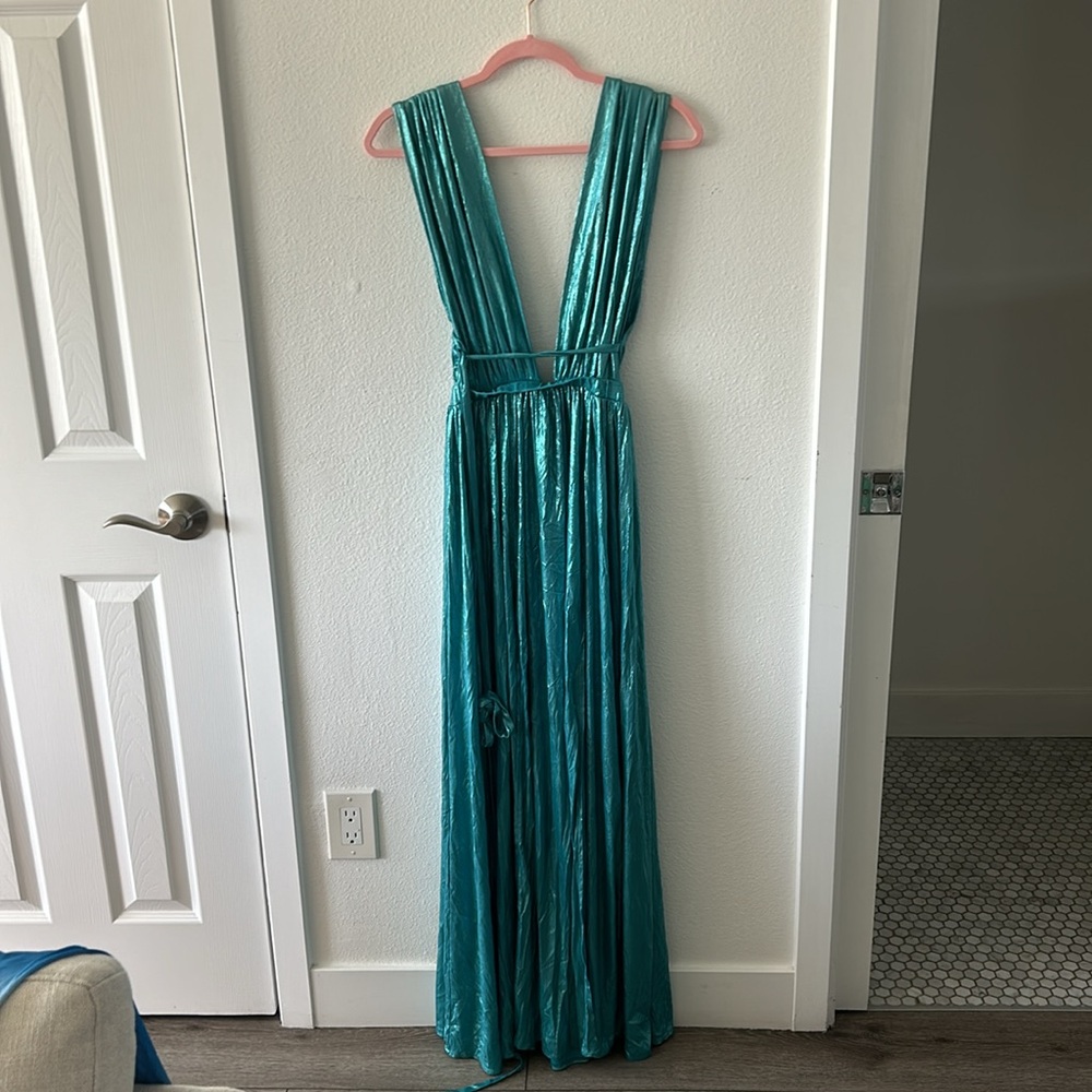 Bronx and Banco Romi Metallic Gown, RTR - Picture 6 of 13